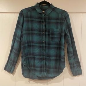 Women’s Hollister Green & Dark Navy/Black Plaid Flannel - Size S